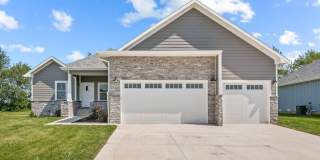 Beautifully Updated 4 Bedroom Home in Ozark, MO! Gallery 1