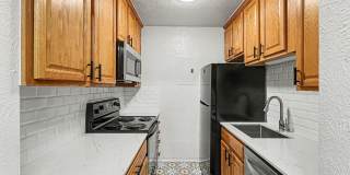 Bright Updated 2-Bed Condo with Vintage Charm Near Wash Park & Cherry Creek Gallery 11