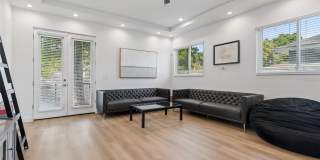 2113 W CASS Street Gallery 21