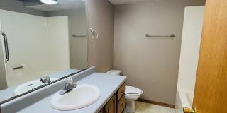 4 Bedroom 2 Bath Duplex in Iowa City Gallery 18