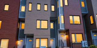 Townhome Style Condo with Parking Gallery 1