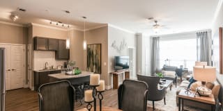 Vintage Foxland Apartments Gallery 2