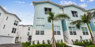 A charming coastal townhouse, just minutes from downtown St. Pete! Gallery 39