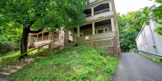 718 Euclid Ave - Available 7/1/27 - Bright and Spacious Apartment Close to Campus Gallery 1