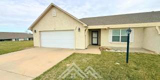 Beautiful 3 Bed, 2 Bath One-Level Home | HOA Maintained Gallery 1