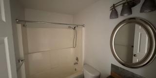 Tacoma Top Floor 2bed/1bath condo Gallery 11