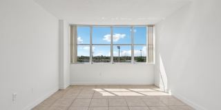 Grand Island Square - 3 Miles to Aventura Mall Gallery 77