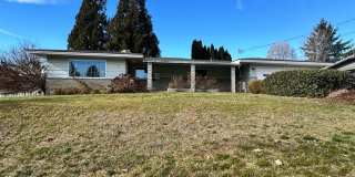 Charming 3‑Bedroom Home with Large Yard  Ideal Multi‑Generational Living Setup Gallery 1