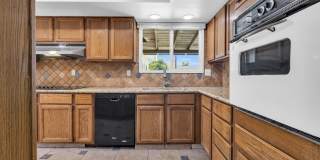 6 Bedrooms, 3 Bath,  Pool CLOSE TO ASU (Rural & Broadway) Gallery 16