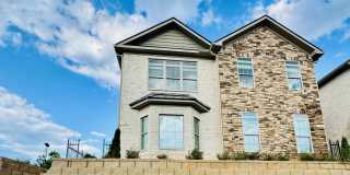 Modern 3 Bed / 3.5 Bath Townhome with Garage – Prime Location Near Dining, Shopping & Entertainment! Gallery 1