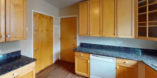 2410 W Farragut Avenue Gallery 6