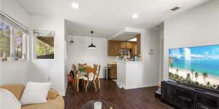 1037 W Francis St Apt F Gallery 1