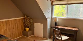 Furnished rental with large fenced back yard. Gallery 7