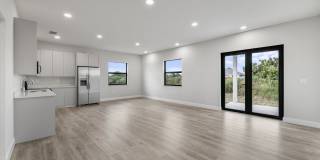 727 Cane Street East Gallery 13