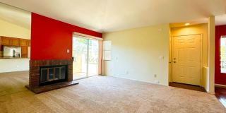 Lovely Spacious Eastlake Condo Gallery 10