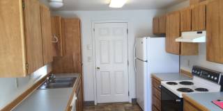 Quiet Eastside 3 Bdrm House, 2 Bath, All appliances in Kitchen, Attached Garage, Fenced Yard Gallery 6