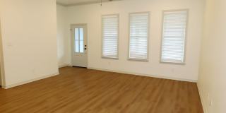 1692 Alamo Crossing Gallery 4