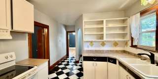 Charming 1925 Hillside Bungalow | Downtown Colorado Springs Gallery 6