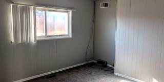 Large 3 Bed, 1 Bath - Central Air, Washer/Dryer Gallery 8