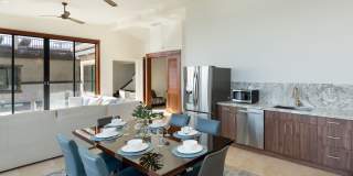 Wailupe Seaside Haven: Beachfront Luxury Home w/ Infinity Pool & City Proximity Gallery 11