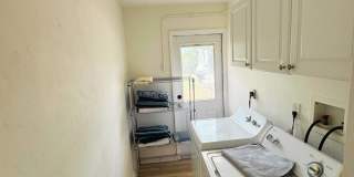 300 NE 7th Street Gallery 12