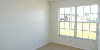 135 SE 29th Street Gallery 10