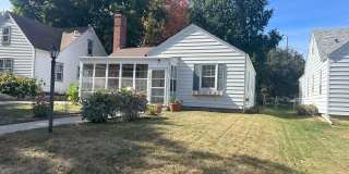 2 Bed 1 Bath House Right by McKennan Park! Gallery 1