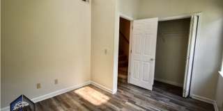 MODERN TRI-LEVEL TOWNHOME NEAR STEELE CREEK PARK Gallery 8