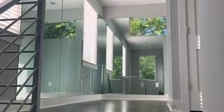 Modern 2 bed/2.5 bath Central Austin Home Gallery 19