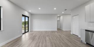 727 Cane Street East Gallery 17