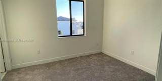 813 NE 211th St Gallery 10