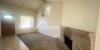 Spacious 2bd/1ba Duplex with Garage near American River College Gallery 5