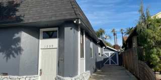 3BD/1BA HOUSE WITH FRONT BONUS ROOM, LAUNDRY AND GARAGE Gallery 1