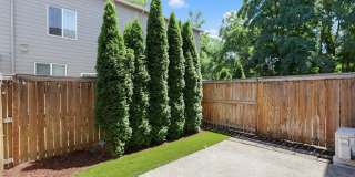Lovely 3 bedroom/2.5 Bath Townhouse Gallery 19
