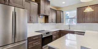 Freshly Remodeled 3-Story Townhome in a Gated Community — Blocks to MAX & Gresham Station Gallery 10