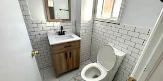 Charming One Bedroom Home in Sunnyside! Gallery 13