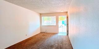 Charming 2-Bedroom Duplex with Large Fenced Yard & Attached Garage Charming 2-Bedroom Duplex with Large Fenced Yard & Attached Garage Gallery 8