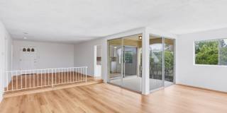 HUGE TOP FLOOR 2 BED 2 BATH IN PRIME SANTA MONICA! -FIREPLACE, BALCONY & GARAGE PARKING SPACE Gallery 7
