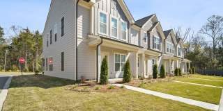 Spring deal : 500$ rewards for a 15 month rental lease - Elegant  3br/2.5 bath Townhome available- well maintained and like New Gallery 19