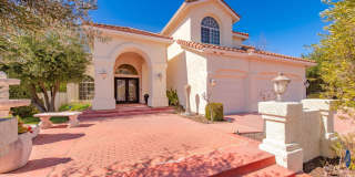Luxury Living in this Stunning Pool Home! Gallery 1