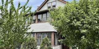519 Belmont St Gallery 14