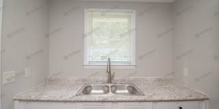 Newly Renovated & Spacious Home w/ Bonus Room Gallery 9