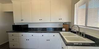 Newly Remodeled 2 bed 1 bath home! Gallery 10