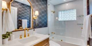 700 Holly Road Gallery 31