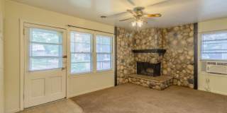 Cozy House With Great Yard Space! Cozy House With Great Yard Space! Gallery 3