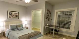 Aqua on 25th Gallery 23