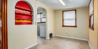 **For Lease: 908 E 31st St – Spacious 5‑Bedroom Historic Home in Central Kansas City** Gallery 10