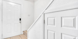 Spacious 1-bedroom, 1.5-bath, two-story Kirby Creek townhome close to N. Dale Mabry Gallery 5