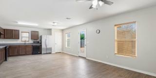 1748 N LOGAN Lane Gallery 11