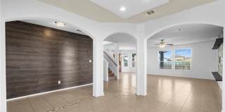 GORGEOUS 4-bedroom 2.5 bathroom house in The Landing at Clear Creek! Gallery 4